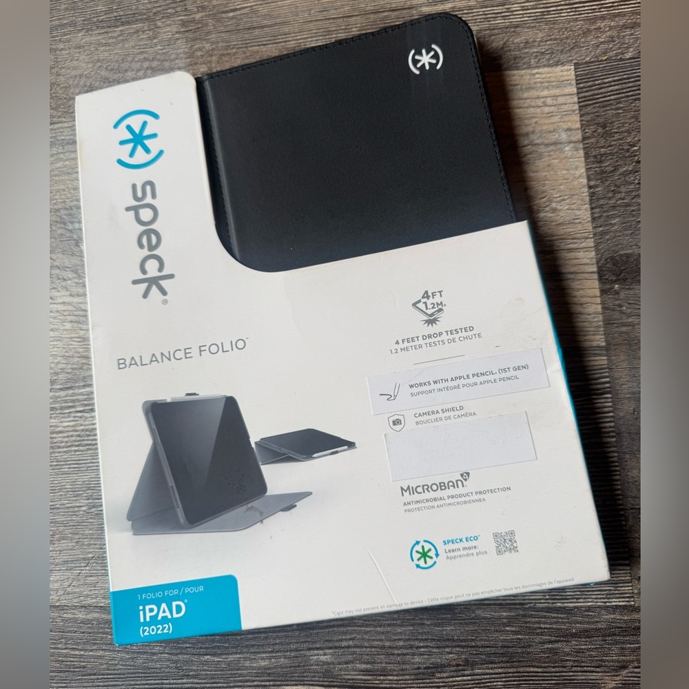 NWT Speck Balance Folio for iPad (2022) - Black and White